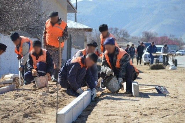 Hokim o‘rinbosari maktab direktorlariga tazyiq o‘tkazib, obodonlashtirishda ishlatdi