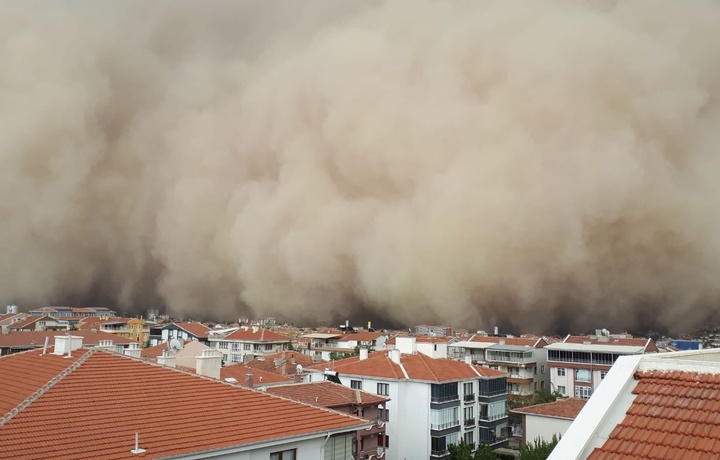 Turkiyaga kuchli qum bo‘roni yopirildi (video)