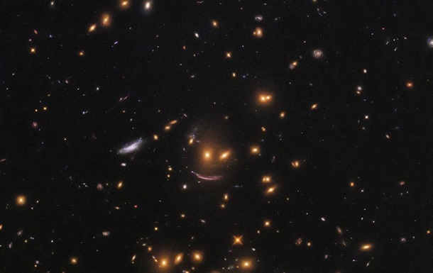 «Hubble» телескопи Ерга «кулиб турган» коинот суратини юборди