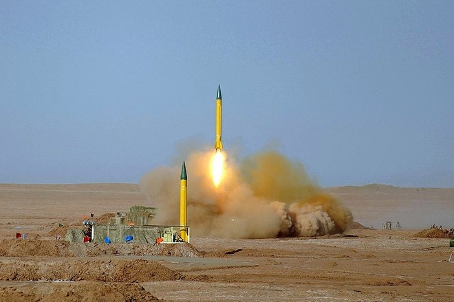 СМИ: иранская ракета упала в 30 км от торгового судна