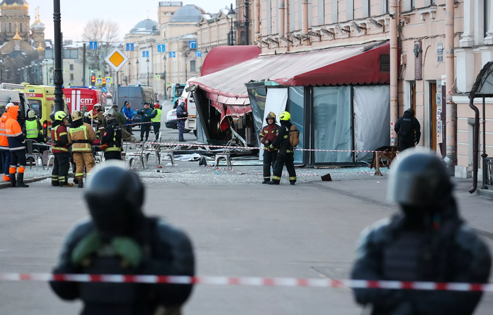 Число пострадавших при взрыве в кафе в Петербурге выросло до 32 человек (фото)