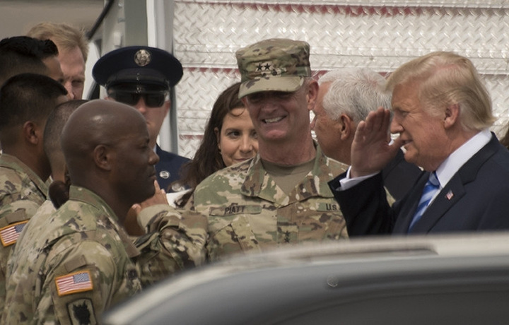 Президент США нанёс необъявленный визит в Ирак (фото)