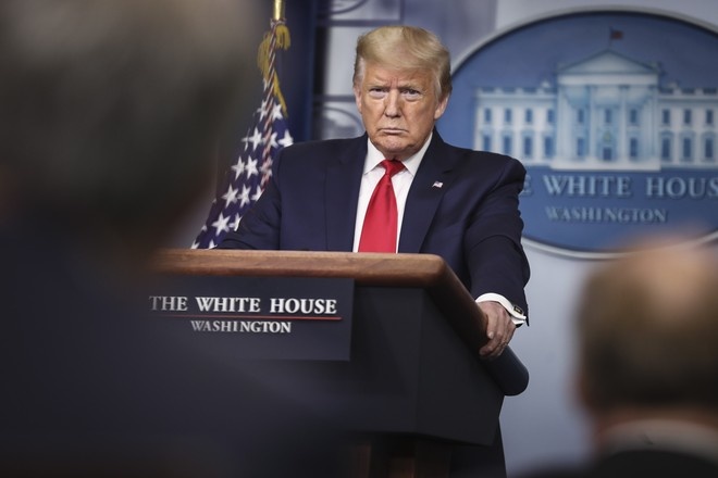 Трамп назвал ложью сообщения о разведке США и коронавирусе