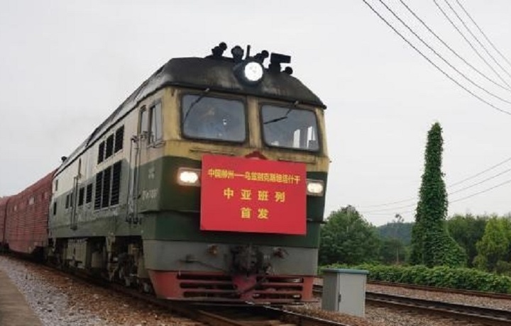 Из Китая в Ташкент выехал поезд с 261 автомобилем