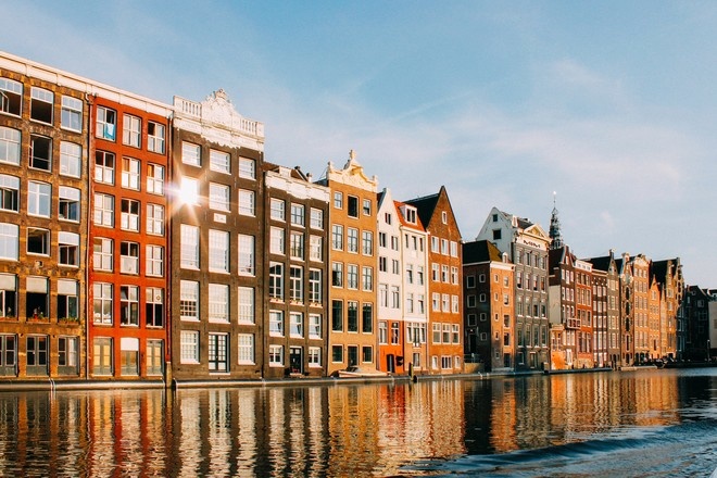 В Амстердаме установили экологичные писсуары из конопли