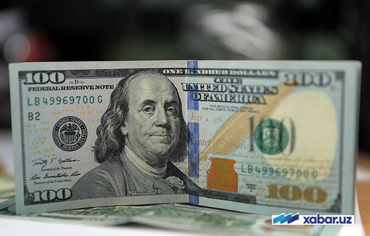 Новые курсы ЦБ: Доллар продолжает расти