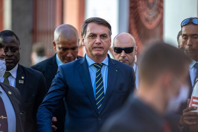 Разъярённая толпа окрестила президента Бразилии убийцей