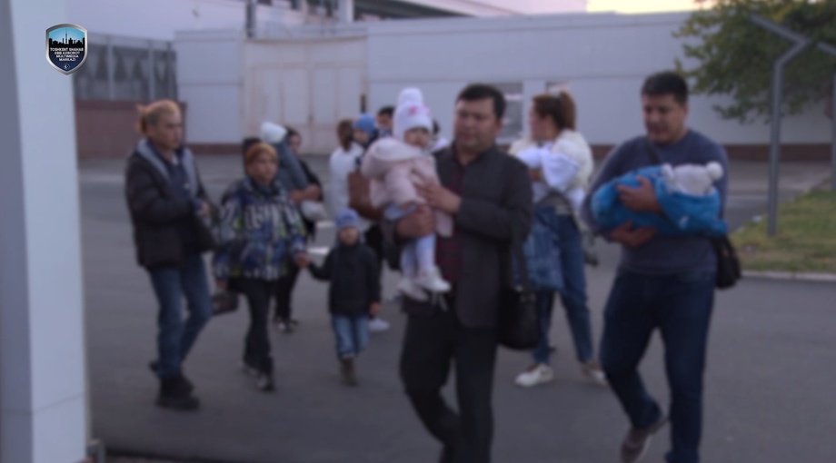В Узбекистан доставлены 12 детей, оставшихся без присмотра в России