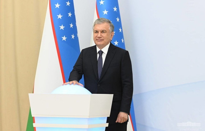 Shavkat Mirziyoyev «Zarafshon oyna» korxonasini ishga tushirdi (foto)