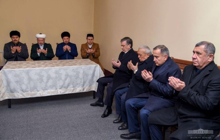 ​​Shavkat Mirziyoyev urush qatnashchisining ta’ziyasiga bordi