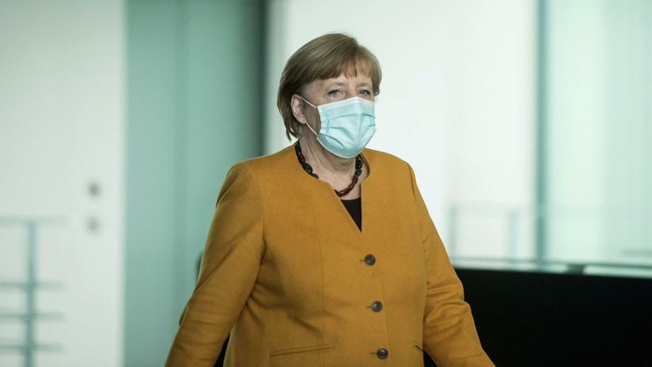 Меркель ҳам AstraZeneca вакцинаси билан эмланди