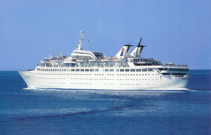 Круизный лайнер Orient Queen затонул после взрыва в порту Бейрута