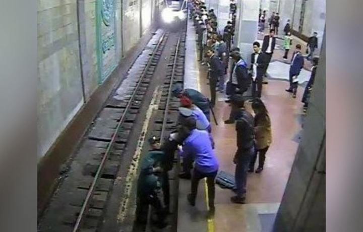 18-летняя студентка бросилась на рельсы в метро Ташкента