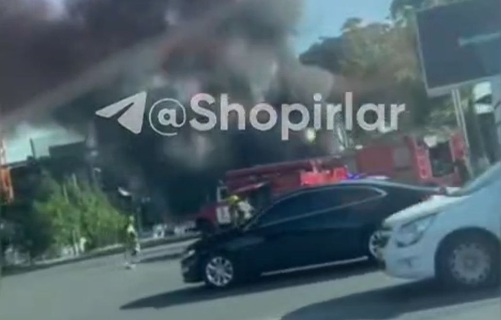 В Ташкенте полностью сгорел автобус Mercedes-Benz
