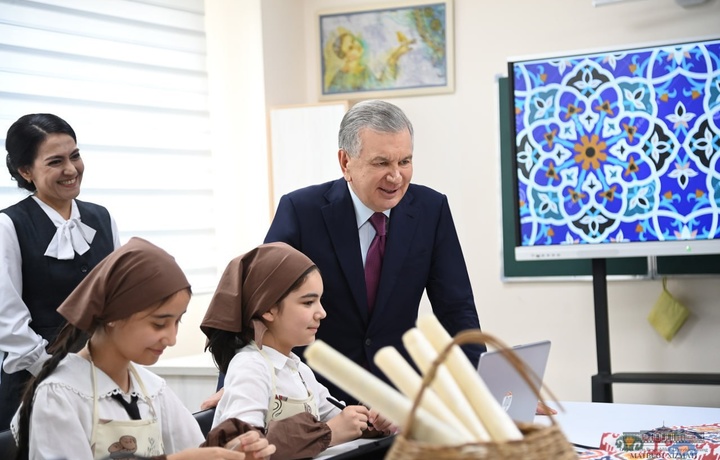 Shavkat Mirziyoyev Yunusoboddagi maktabga bordi (foto)