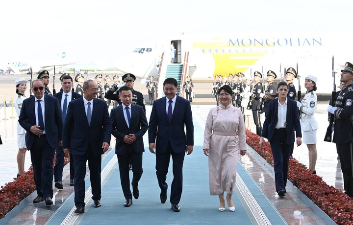 Президент Монголии прибыл в Узбекистан с государственным визитом