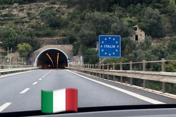 Франция чегарани очаётган Италиядан норози