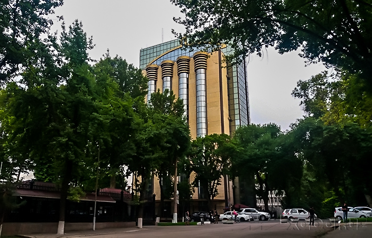 Бешта банк жаримага тортилди