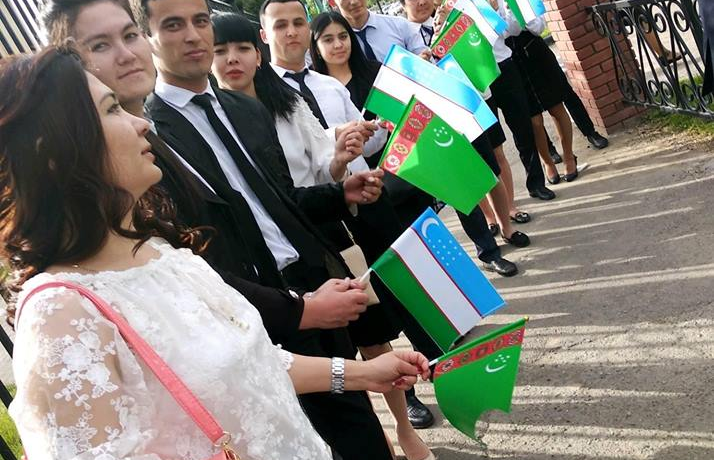 Тирноқ остидан кир қидирмайлик!