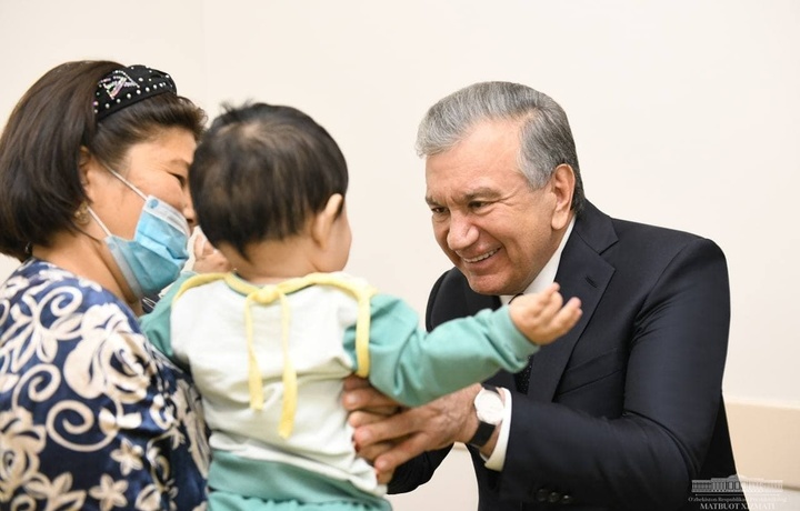 Шавкат Мирзиёев болалар клиникасини бориб кўрди (фото)