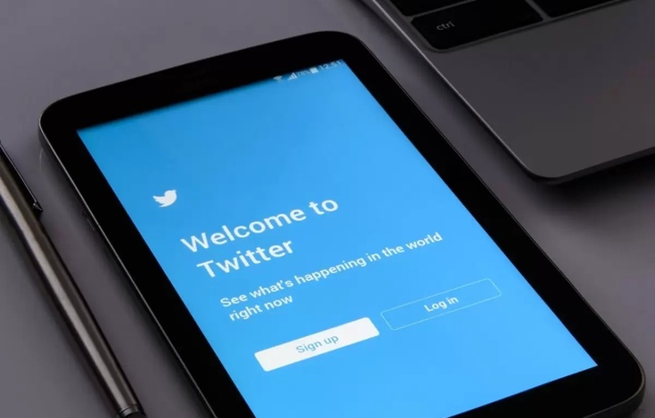 Привычную «птичку» на логотипе Twitter изменят