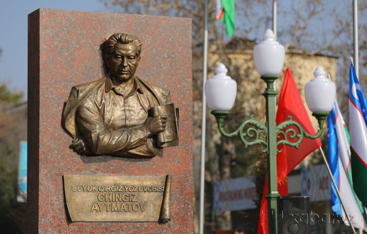 Toshkentda Chingiz Aytmatov ko‘chasi va haykali ochildi (foto)