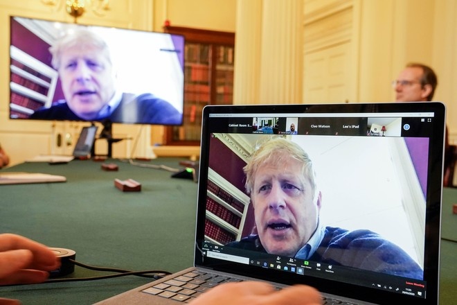 Отец Бориса Джонсона поблагодарил врачей за помощь сыну