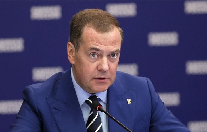 Медведев сообщил о наборе в армию РФ около 280 тыс. контрактников