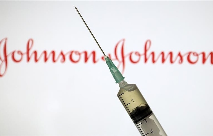 Johnson&Johnson приостанавливает производство своей вакцины от COVID-19 - СМИ