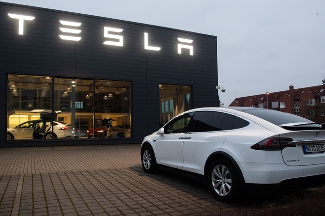 Илон Маск планирует открыть страховую компанию для владельцев Tesla