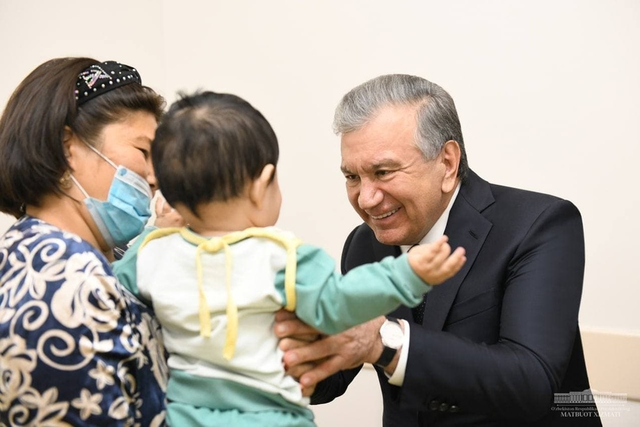 Shavkat Mirziyoyev bolalar klinikasini borib ko‘rdi (foto)