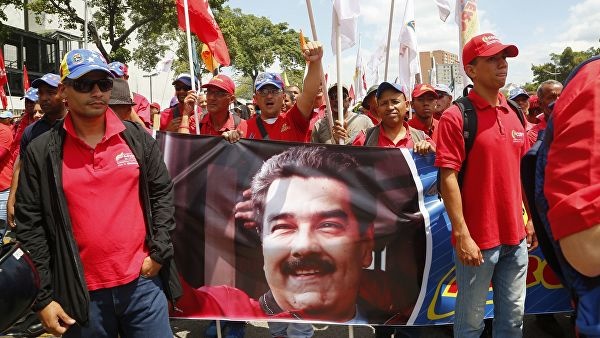 Pompeo Venesuelada hokimiyatni almashtirishga AQSh qancha pul sarflashini aytdi