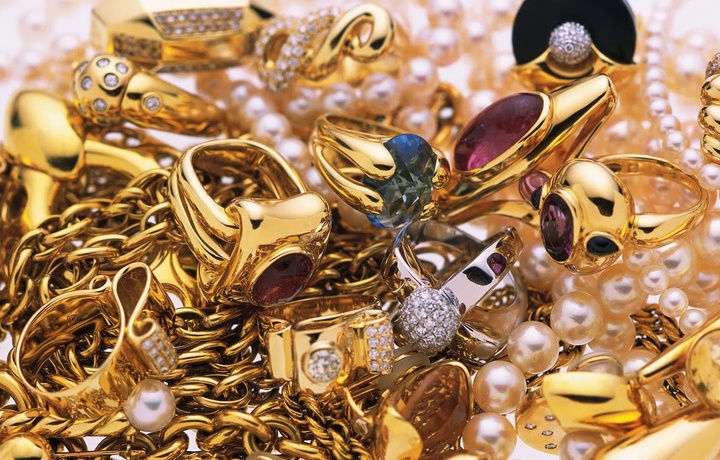 В Джизаке из женской сумки украли золотые украшения на 220 млн сумов
