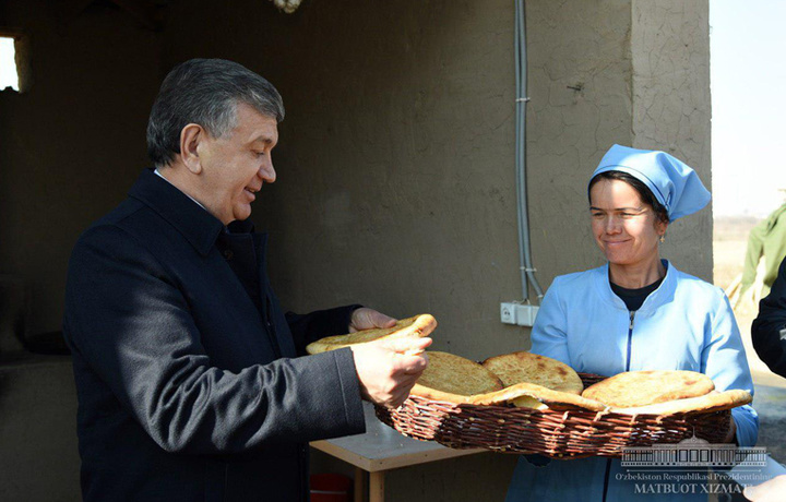 Yo‘l-yo‘lakay. Shavkat Mirziyoyev novvoy ayollar bilan suhbatlashdi