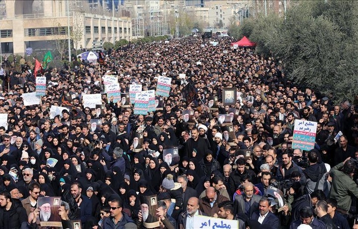 В Иране прошли протесты в связи со случаями отравлений в школах