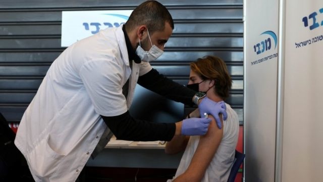 В Израиле началась вакцинация подростков от COVID-19