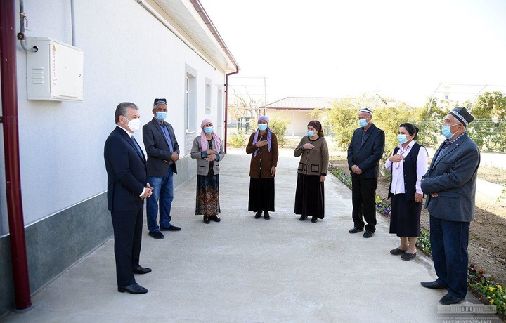 Prezident aholi bilan suhbatda bo‘ldi (foto)