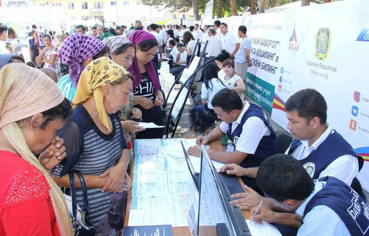 Namangandagi «Huquqiy axborot» tadbiri raqam va fotolarda