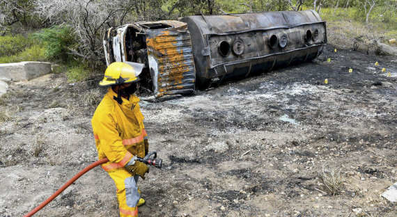 СМИ: в Колумбии число жертв взрыва бензовоза выросло до 20 человек (Фото)