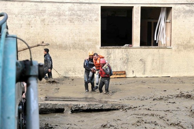 Число жертв наводнений в Турции выросло до 11