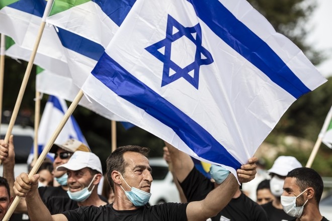 Сторонники Нетаньяху пришли поддержать его в суде