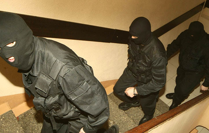 Мужчина попытался застрелить следователя во время обыска