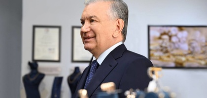 Президент заргарлик корхонасига борди (фото)