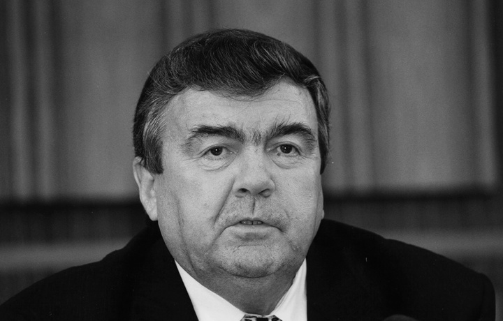 Молдова биринчи президенти оғир касалликдан вафот этди