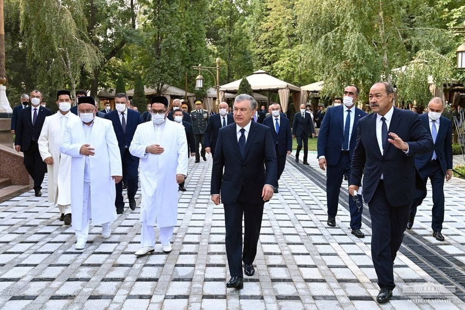 Президент посетил аллею «Шахидлар хотираси» (фото)