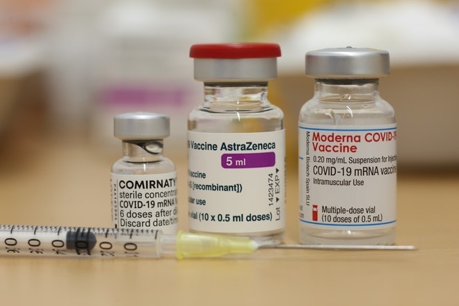 Индия отказалась делиться вакциной от COVID из-за нехватки для своих