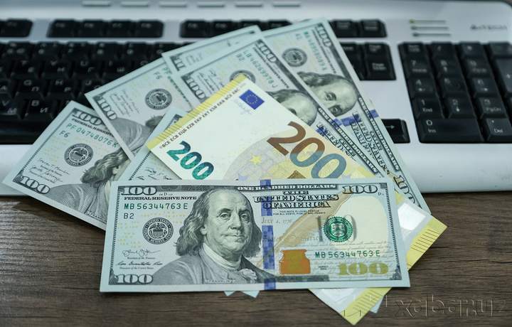 Курс доллара в Узбекистане превысил 11 350 сумов
