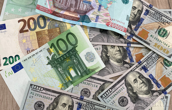 Доллар курси 12 500 сўмдан ҳам тушиб кетди