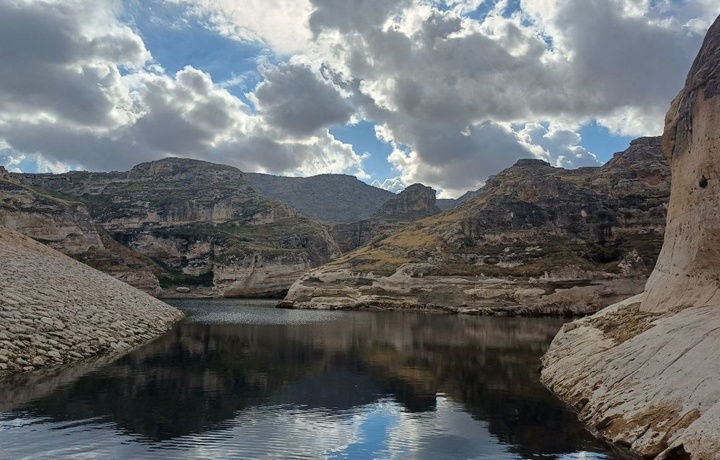 Toshlar orasidagi hayot. Neolit davrida tamal toshi qo‘yilgan Hasankeyf