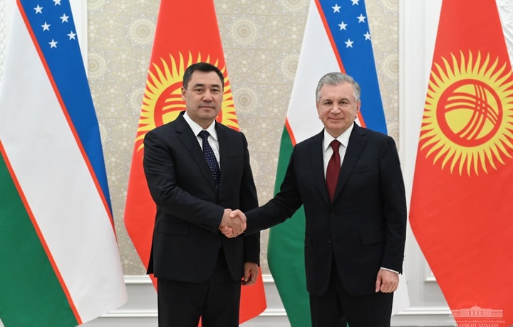 Shavkat Mirziyoyev qo‘shni davlat rahbari bilan muzokara o‘tkazdi